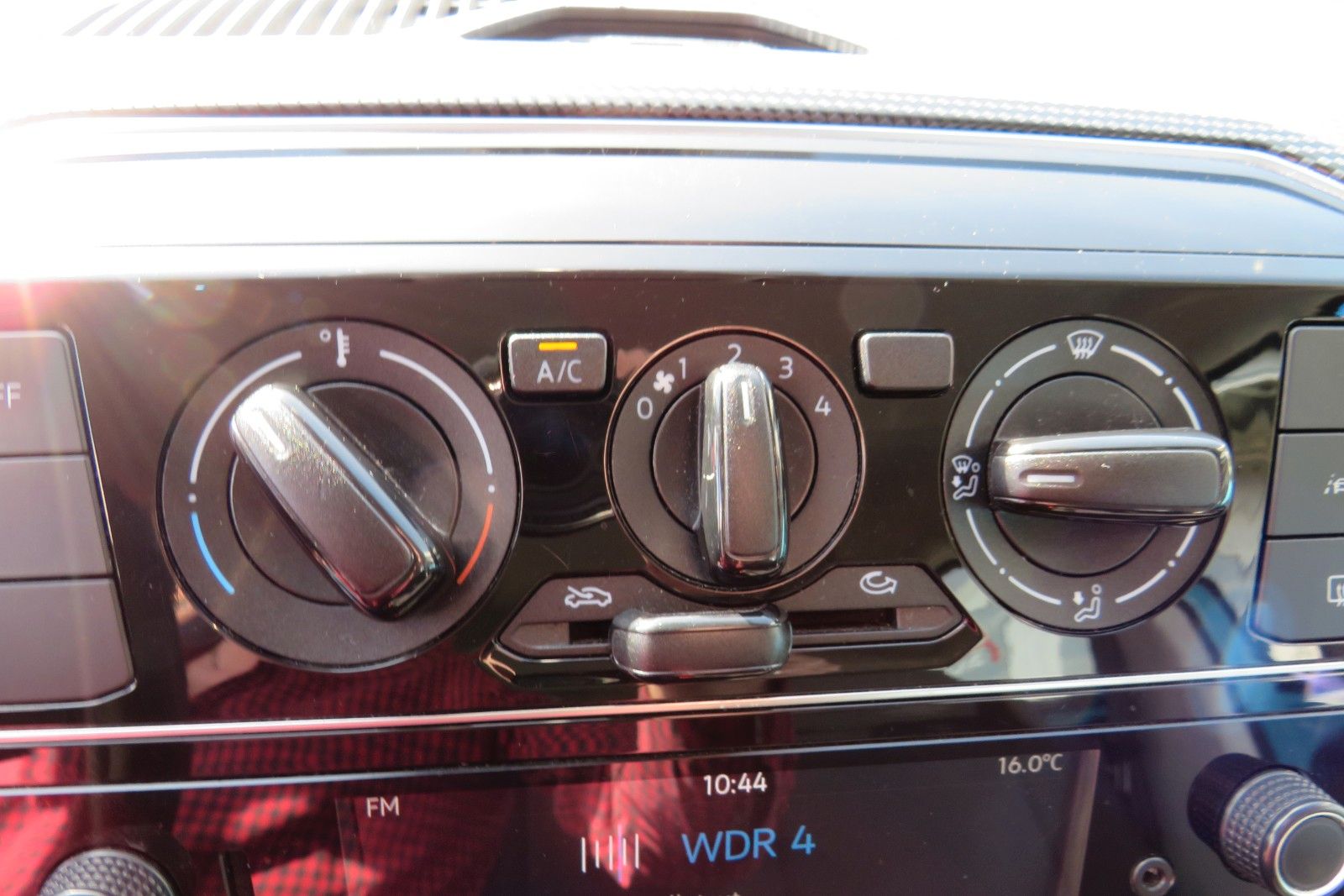 Fahrzeugabbildung Volkswagen up! 4T GJ KLIMA SPURHALTE DAB SCHECKHEFT