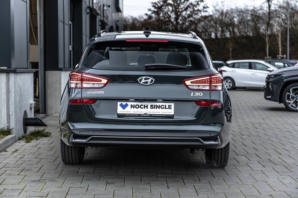 Fahrzeugabbildung Hyundai i30 Kombi 1.0T 100PS DCT ADVANTAGE Plus-Paket