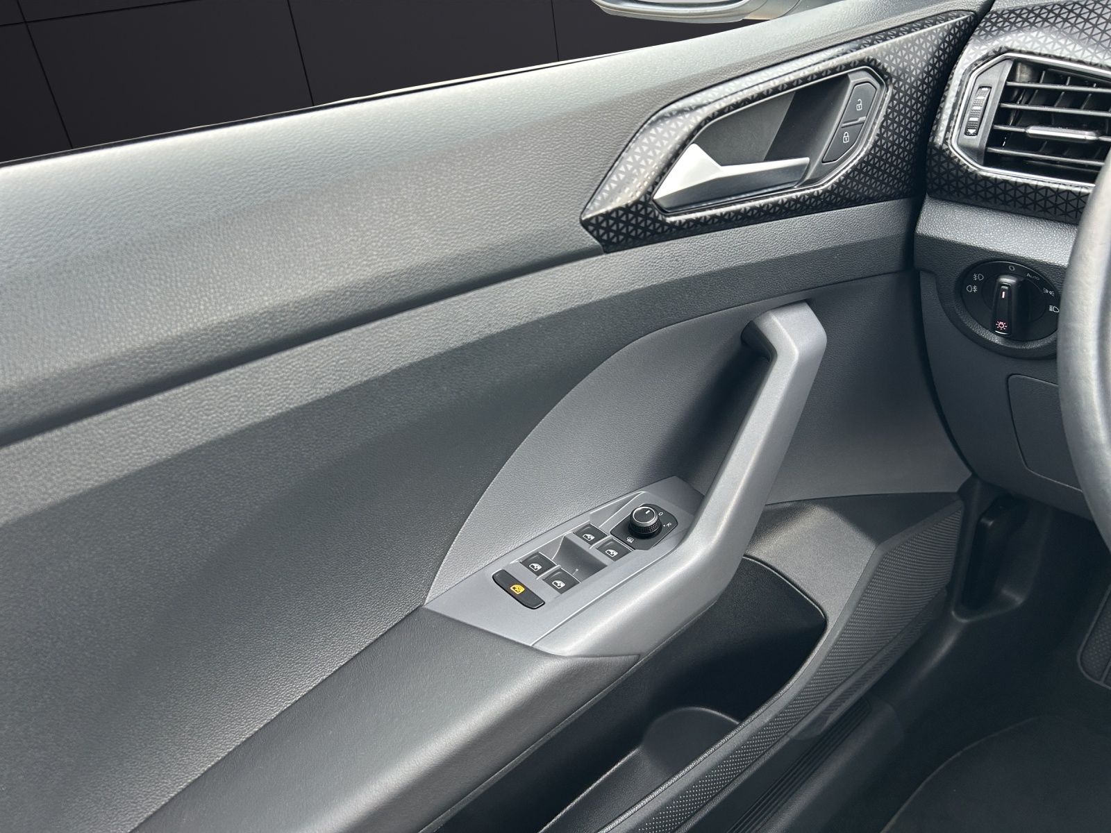 Fahrzeugabbildung Volkswagen T-Cross TSI Style R-Line LED Navi RFK SH 17"