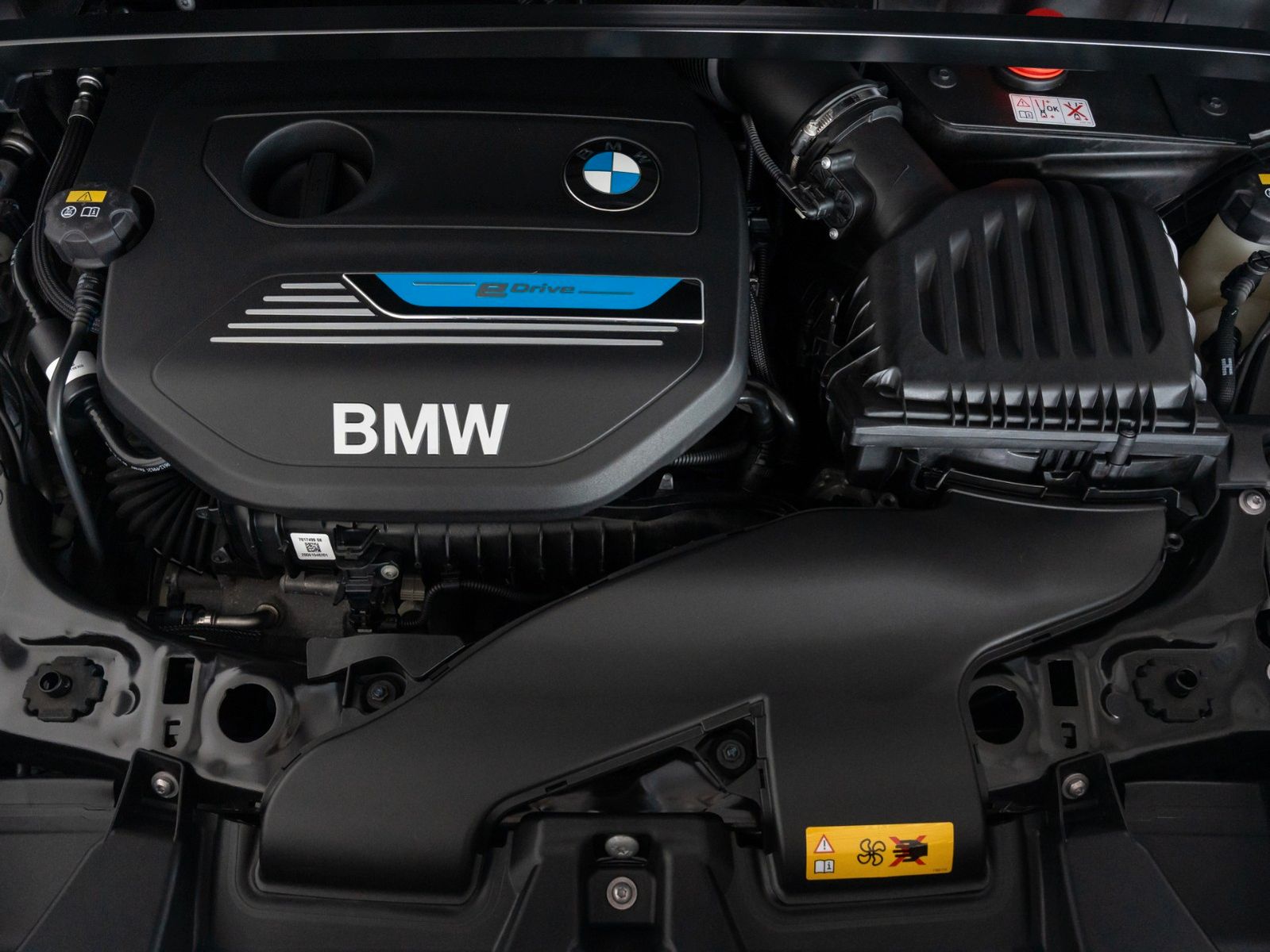 Fahrzeugabbildung BMW X1 xD25e Sport Line HUD DAB HiFi Kamera Panorama