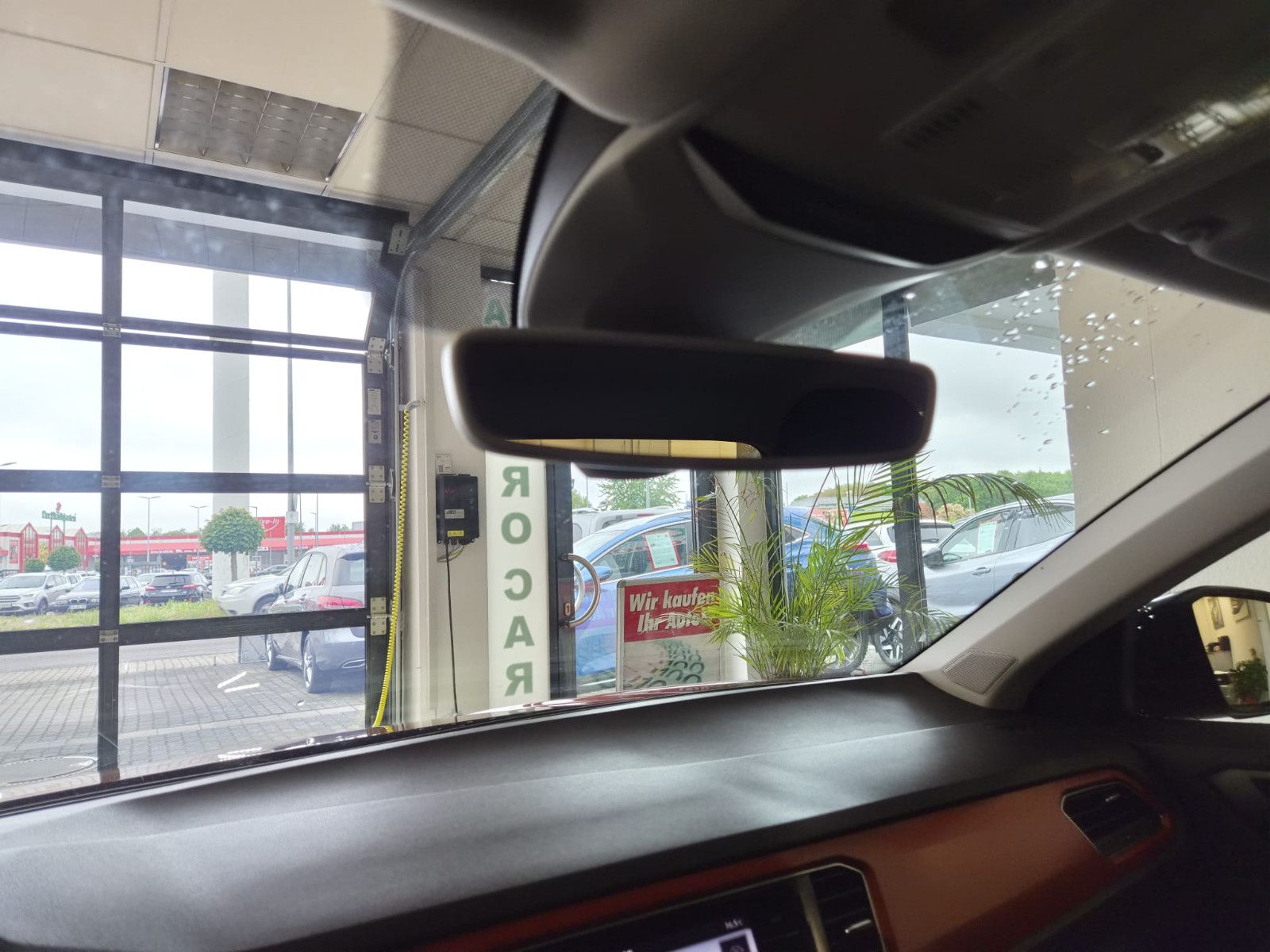 Fahrzeugabbildung Volkswagen T-Roc Style 4Motion / NAVI / GARANTIE