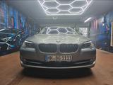 BMW 520d*Autom*Pano*SoftClose*KomfSi*AHK*Kam*Leder - BMW 520 aus 2012 mit Diesel-Antrieb: Kombi