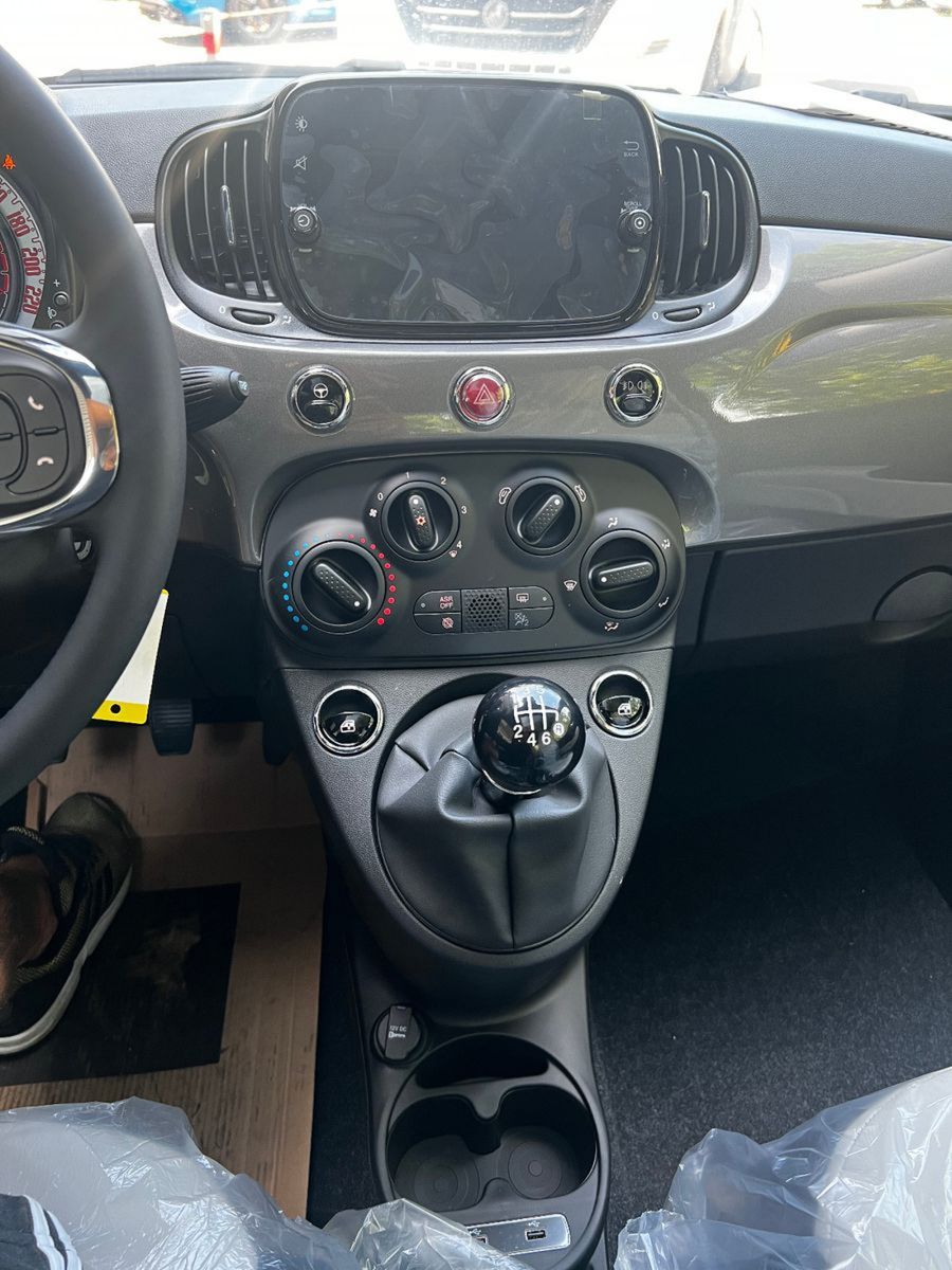 Fahrzeugabbildung Fiat 500 1.0 Hybrid Dolcevita4J GARANTIE/CARPLAY/PANO
