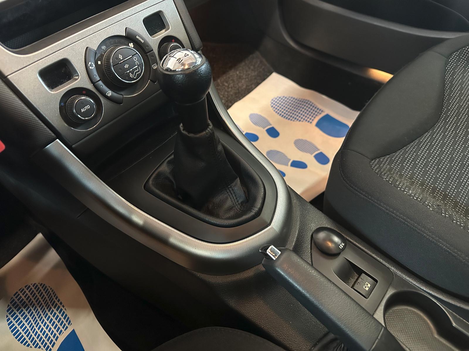 Peugeot 308 2009 — photo 14