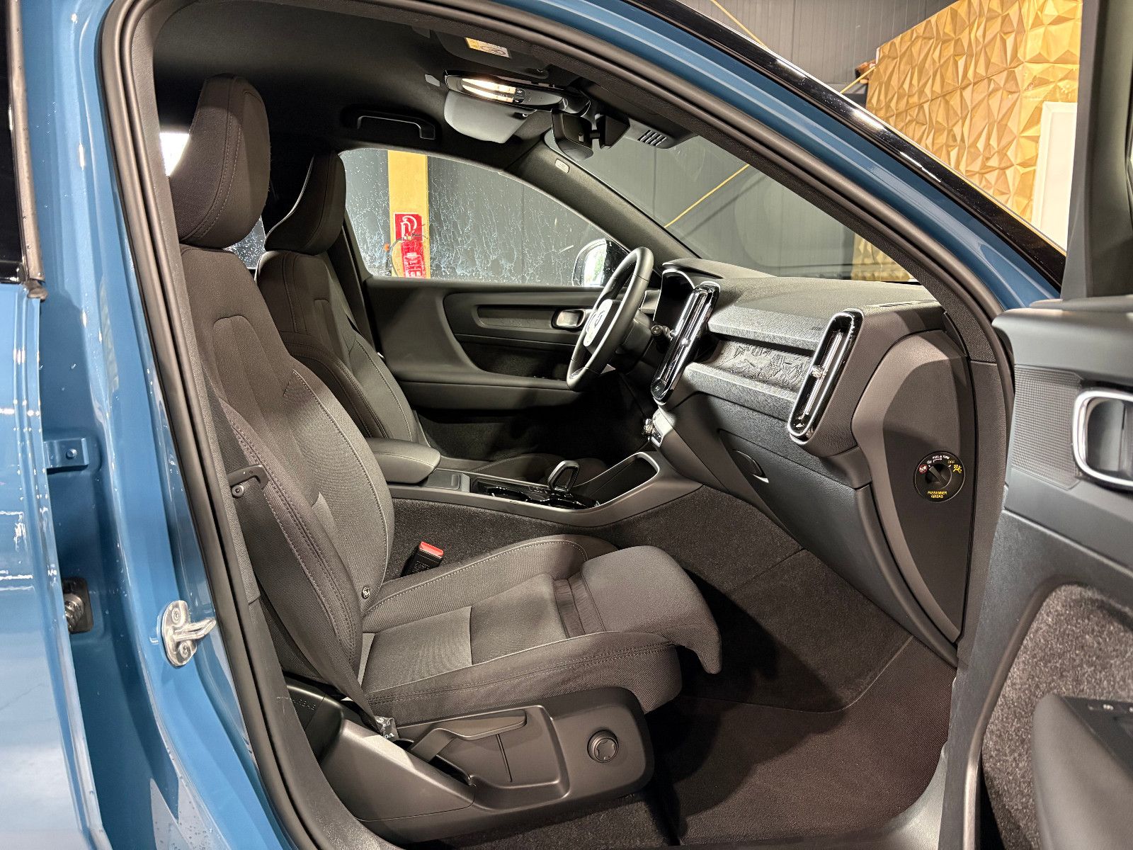 Fahrzeugabbildung Volvo XC 40 Core Plus Recharge Electric/KAMERA/CARPLAY