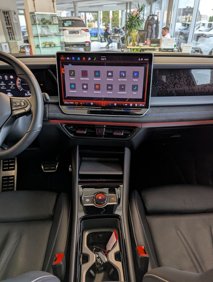 VW Tayron 2.0 R-Line Leder Launch Pano Black AHK 20 - Image 24