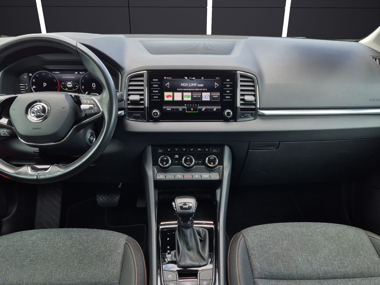 Fahrzeugabbildung SKODA Karoq TSI Clever DSG LED AHK Navi VC ACC RFK SH
