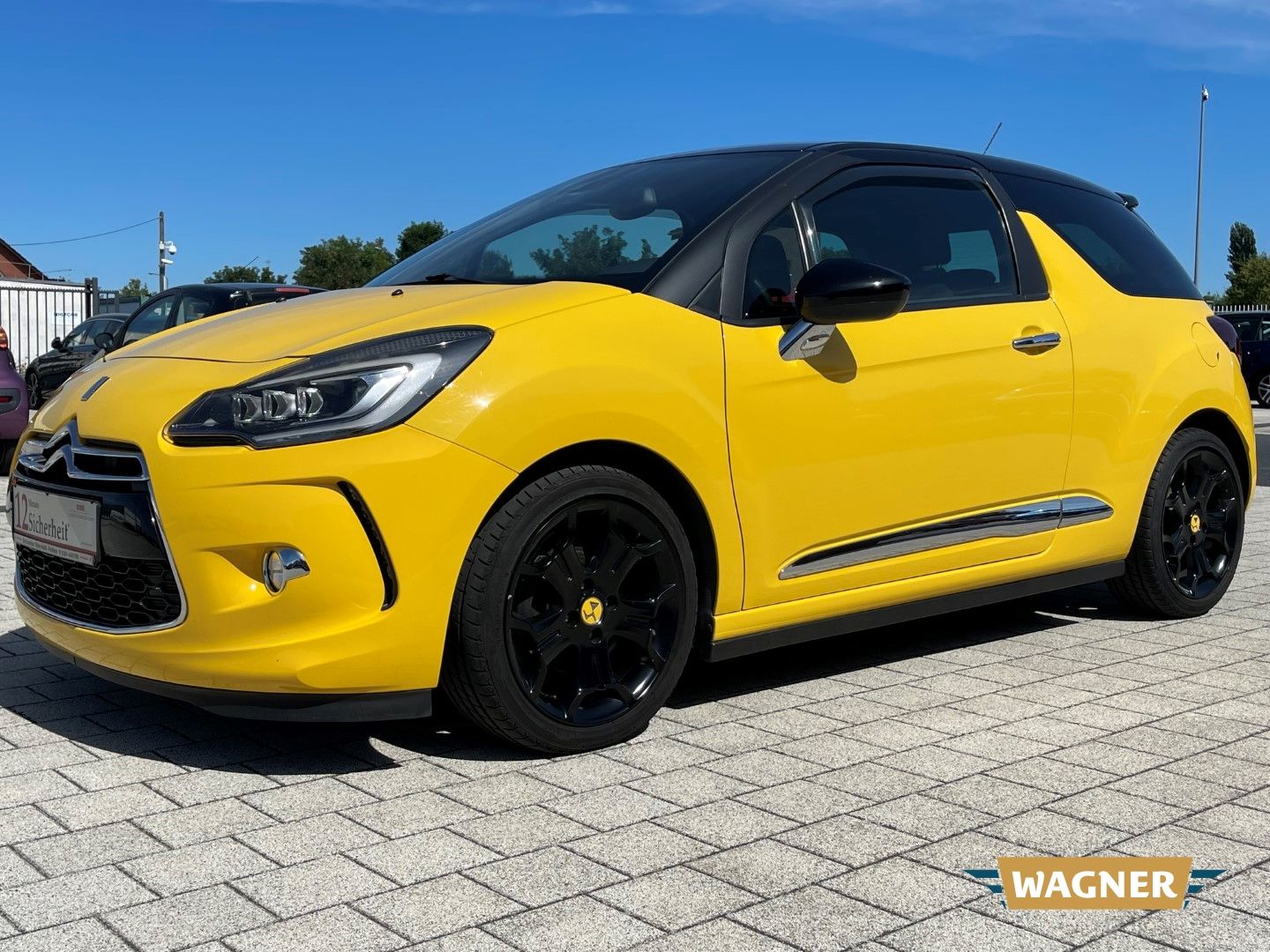 Fahrzeugabbildung Citroën DS3 SportChic Klimaautomatik Bi-Xenon Sportsitze
