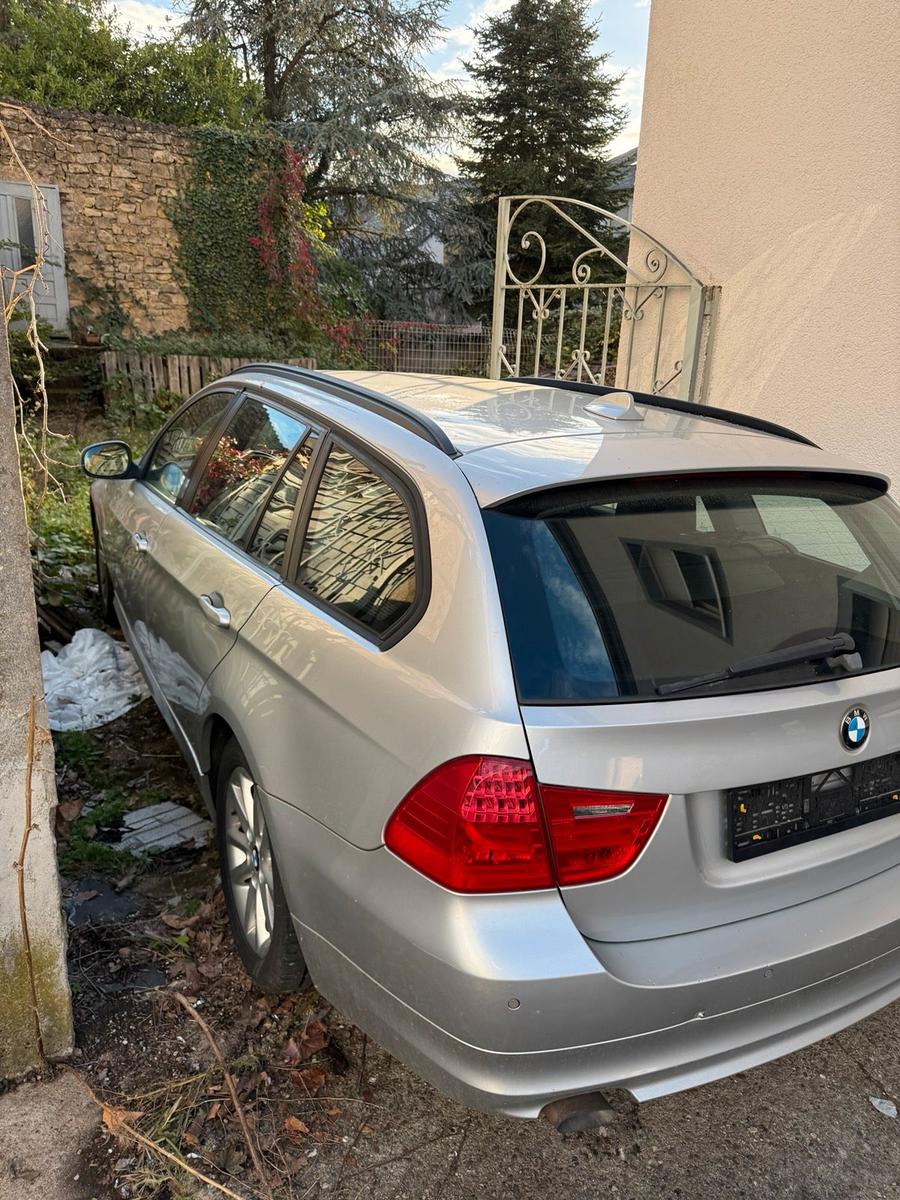 BMW 316 2011 — салон