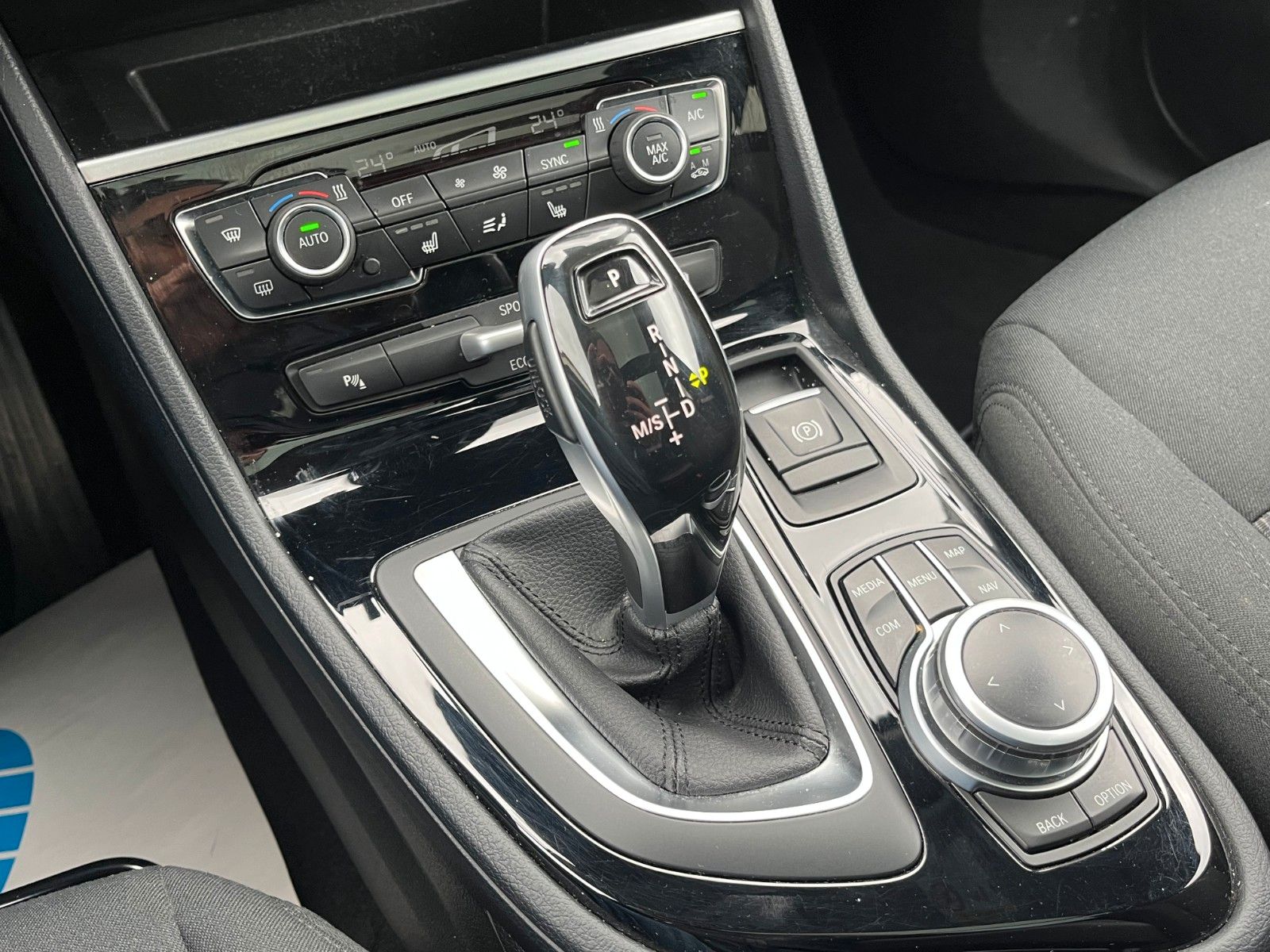 Fahrzeugabbildung BMW 218d Gran Tourer Aut. Navi AHK Panorama 2.HD PDC