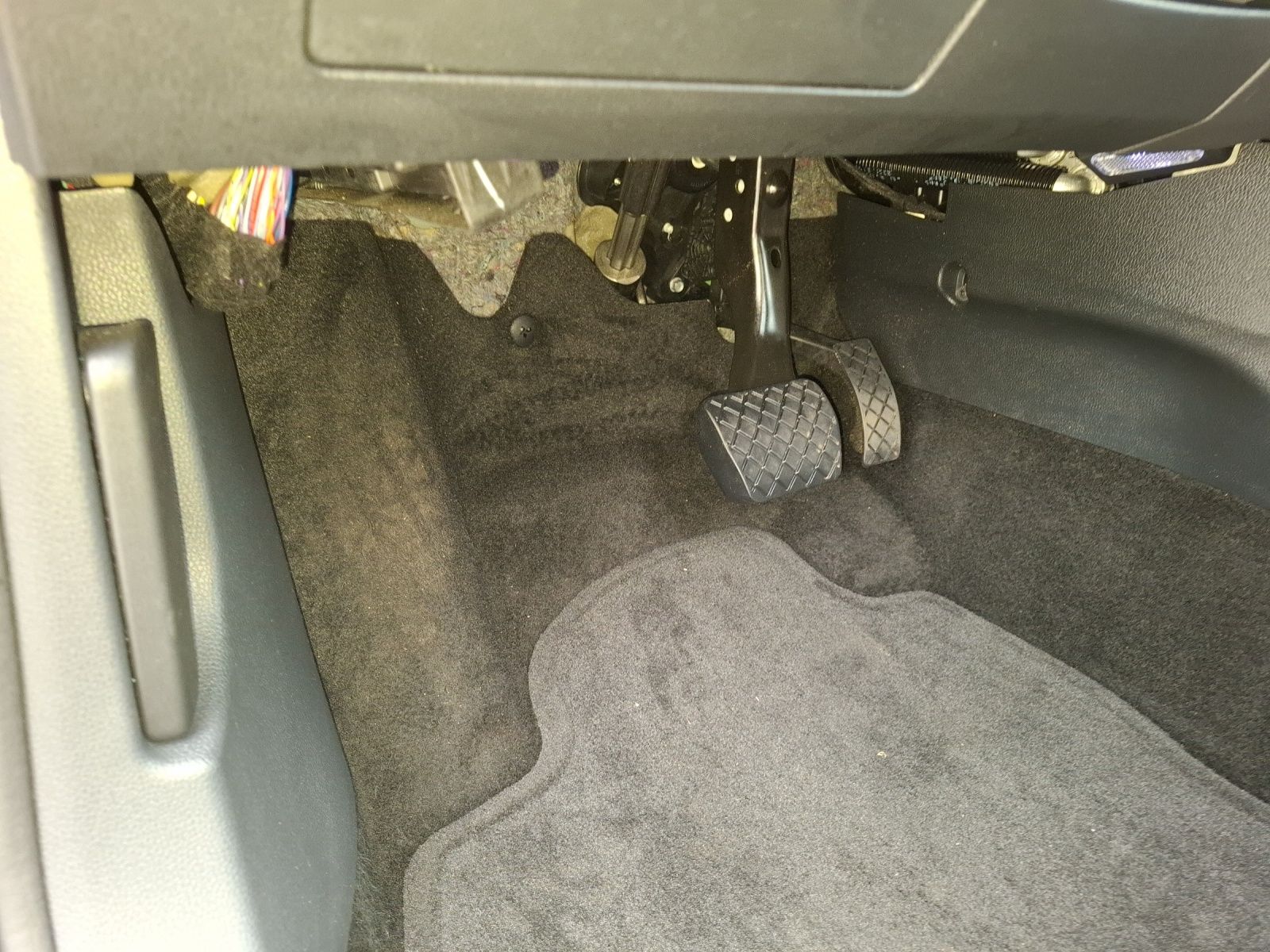 Fahrzeugabbildung SEAT Arona TSI FR-Line DSG LED Navi AID ACC RFK SH