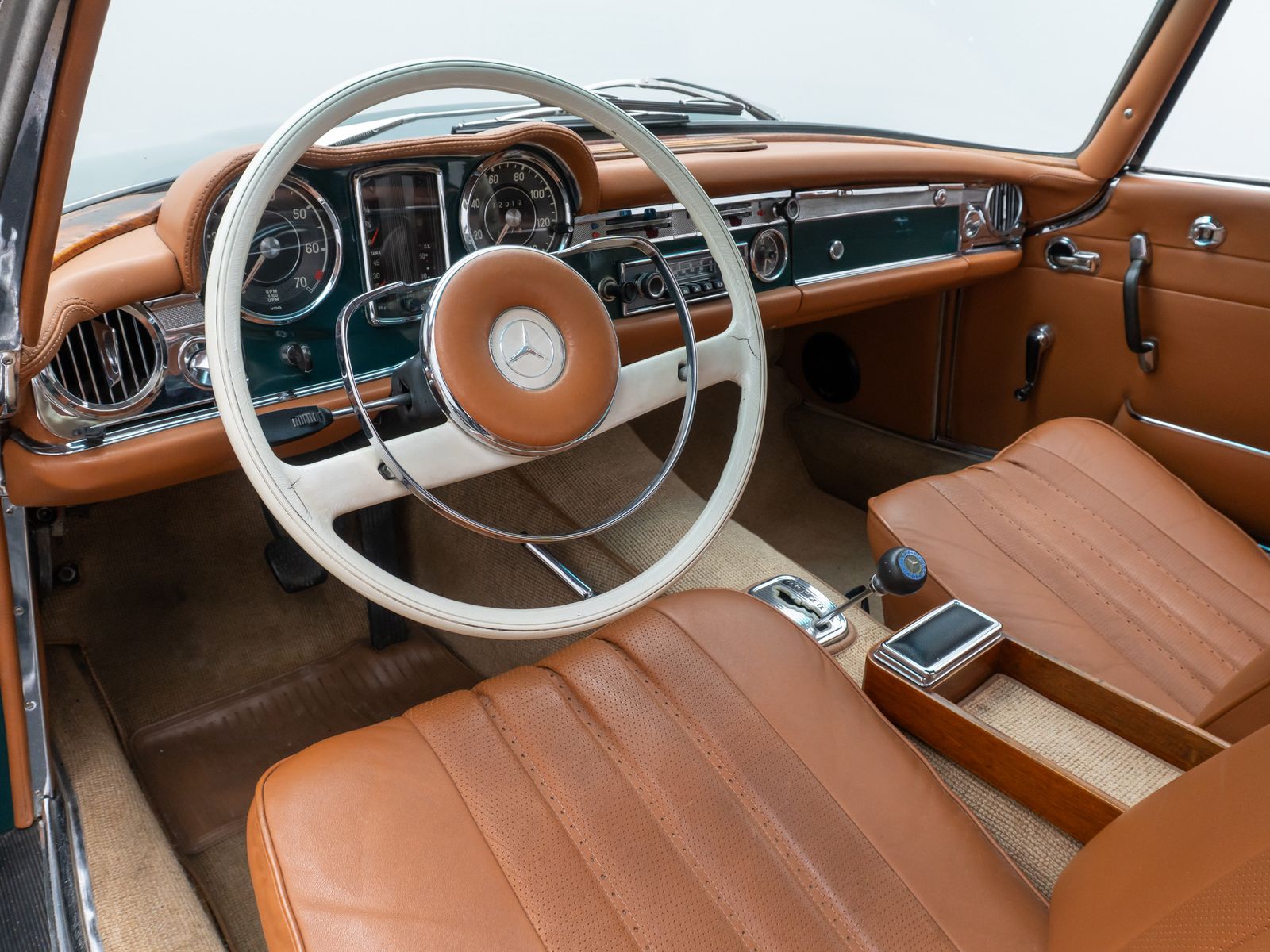 Fahrzeugabbildung Mercedes-Benz 230 SL Pagode H-Zulassung Automatik Leder W113