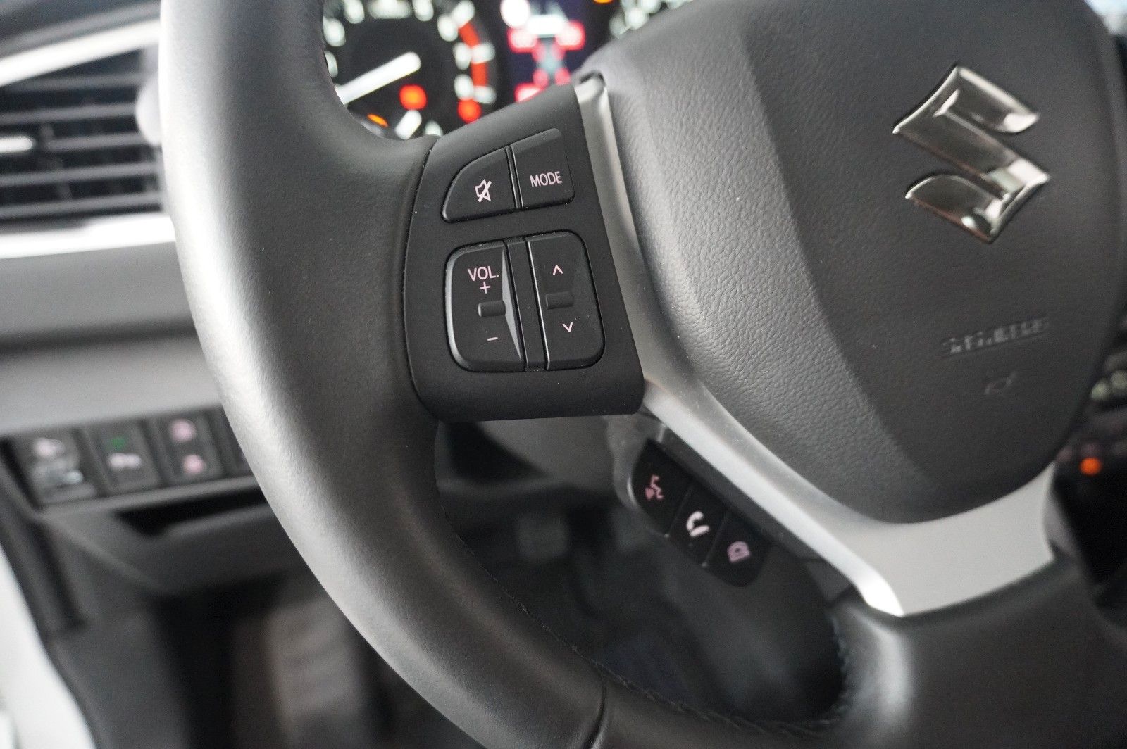 Fahrzeugabbildung Suzuki (SX4) S-Cross 1.4 COMFORT NAVI/LED/KAMERA/SH/DAB