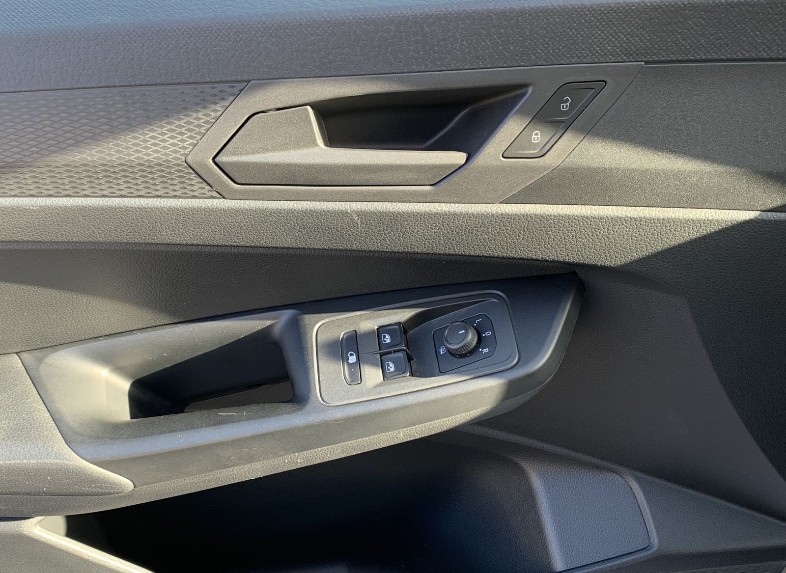 Fahrzeugabbildung Volkswagen Caddy 2.0*Cargo*Klimaautomatik*PDC*DAB+*SHZ*