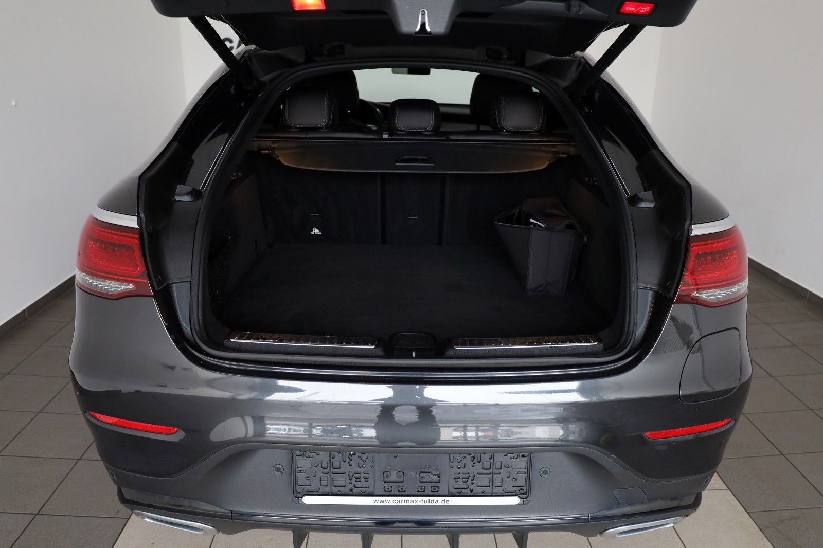 Fahrzeugabbildung Mercedes-Benz GLC 300e 4M Coupe AMG Leder,Navi,LED,360°-Kamera