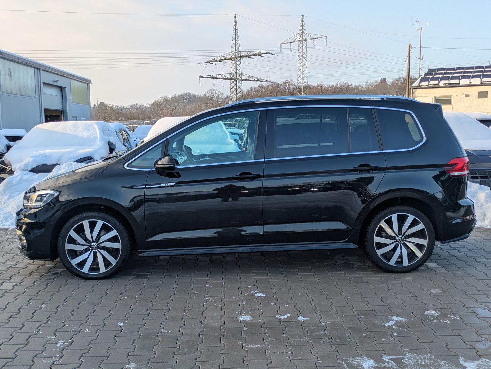 Fahrzeugabbildung Volkswagen Touran 2.0 DSG R-Line High. Pano 7-Si IQ.Dri AHK