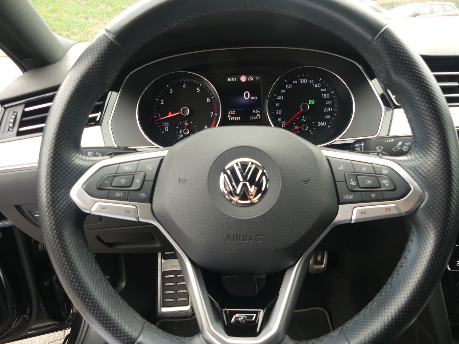 Fahrzeugabbildung Volkswagen Passat Lim. Elegance R-Line Leder Navi Kamera
