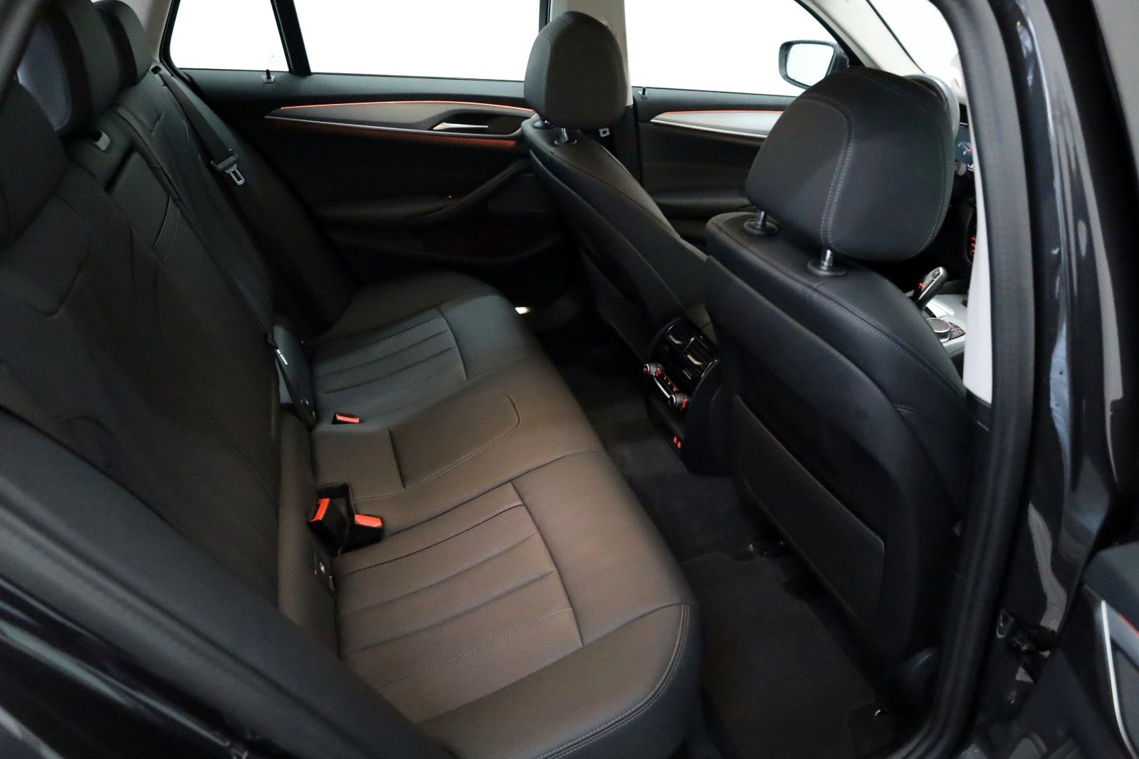 Fahrzeugabbildung BMW 530dA xDrive Touring Leder,Navi,Laser,HeadUp,SH