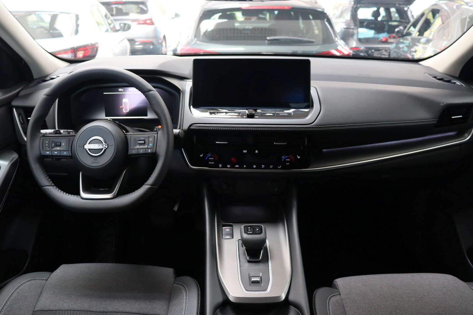 Nissan Qashqai 1.3 AT N-Connecta Navi,LED,TLeder SOFORT