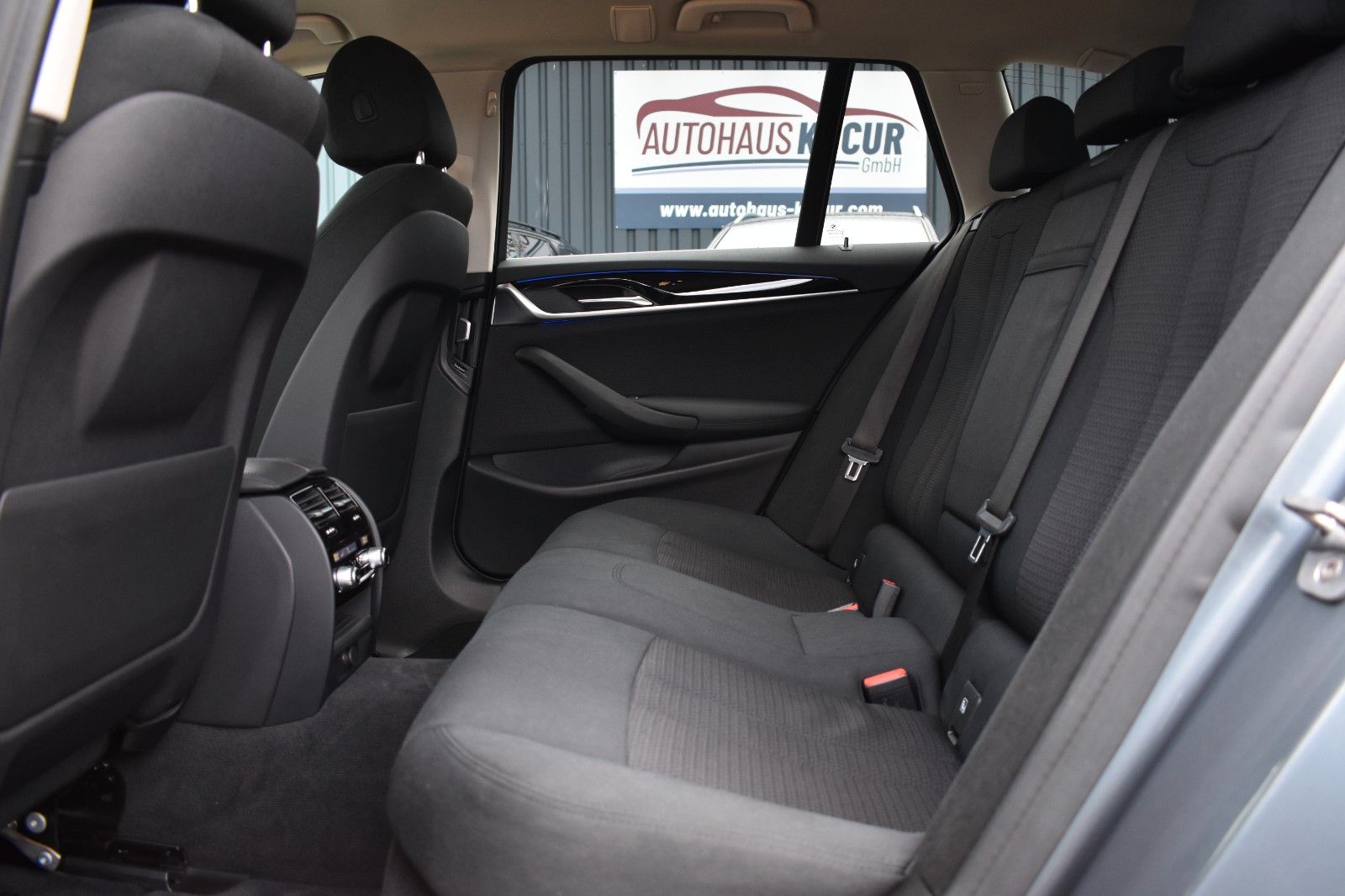 Fahrzeugabbildung BMW 520d Touring M Sportfahrwerk HUD AHK Keyless ACC