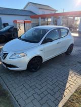 Lancia  Ypsilon 1,2 8V Klein-/ Kompaktwagen - Lancia Ypsilon von privat