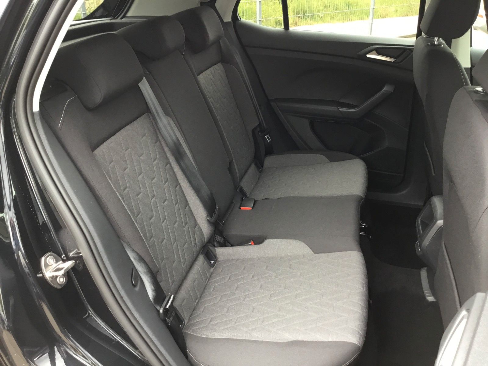Fahrzeugabbildung Volkswagen T-Cross 1.5 TSI DSG Life+AHK+17"+LED+AppConnect