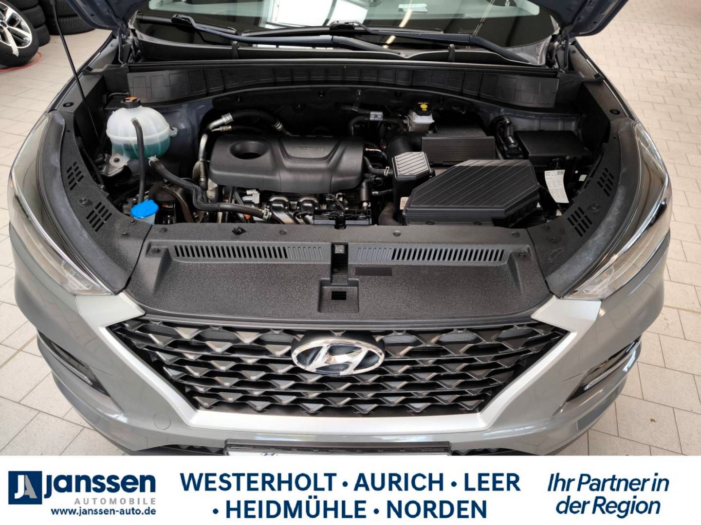 Fahrzeugabbildung Hyundai TUCSON FL 1.6 GDi M/T 2WD PURE  Navigation