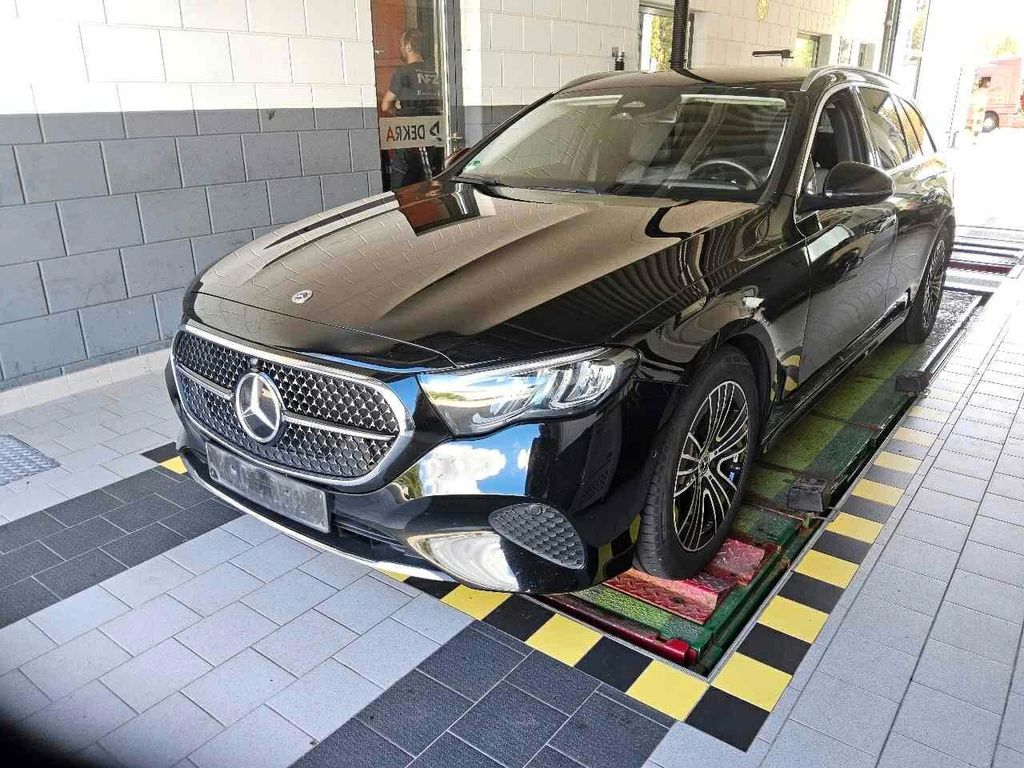 Image of Mercedes-Benz E 220