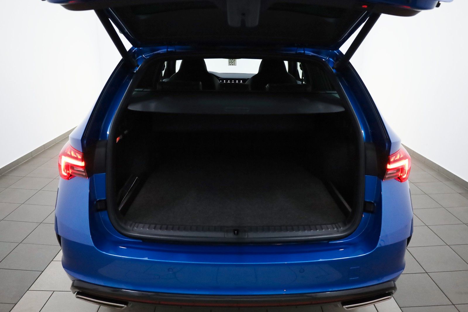 Fahrzeugabbildung SKODA Octavia Combi RS iV,Navi,Kamera,4xSH,HUD,Pano+WR