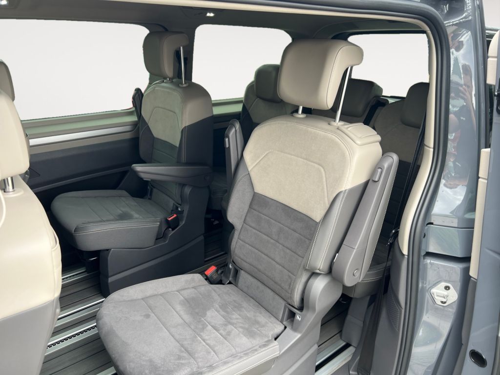 Fahrzeugabbildung Volkswagen Multivan 2,0 TDI LÜ Life iQ.Light Multitisch