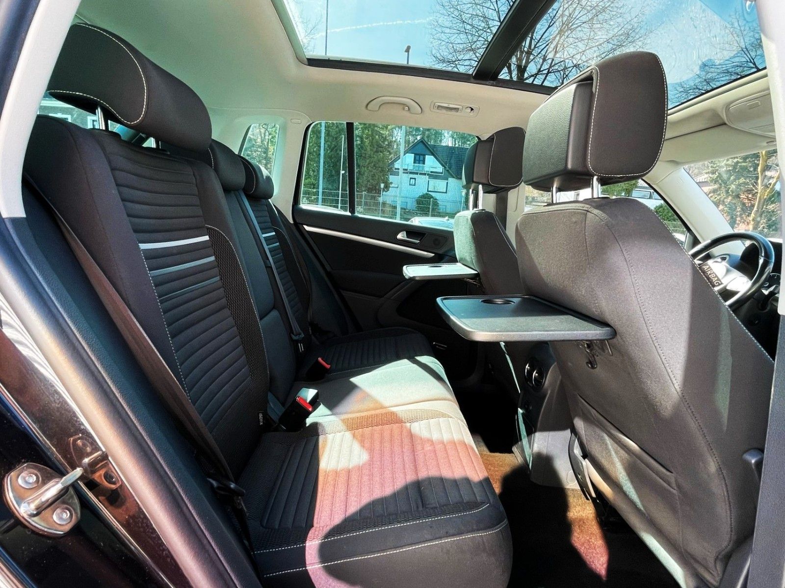 Fahrzeugabbildung Volkswagen TIGUAN 2.0TDI CUP DSG 4M NAVI DYNAUDIO CAM PANO.