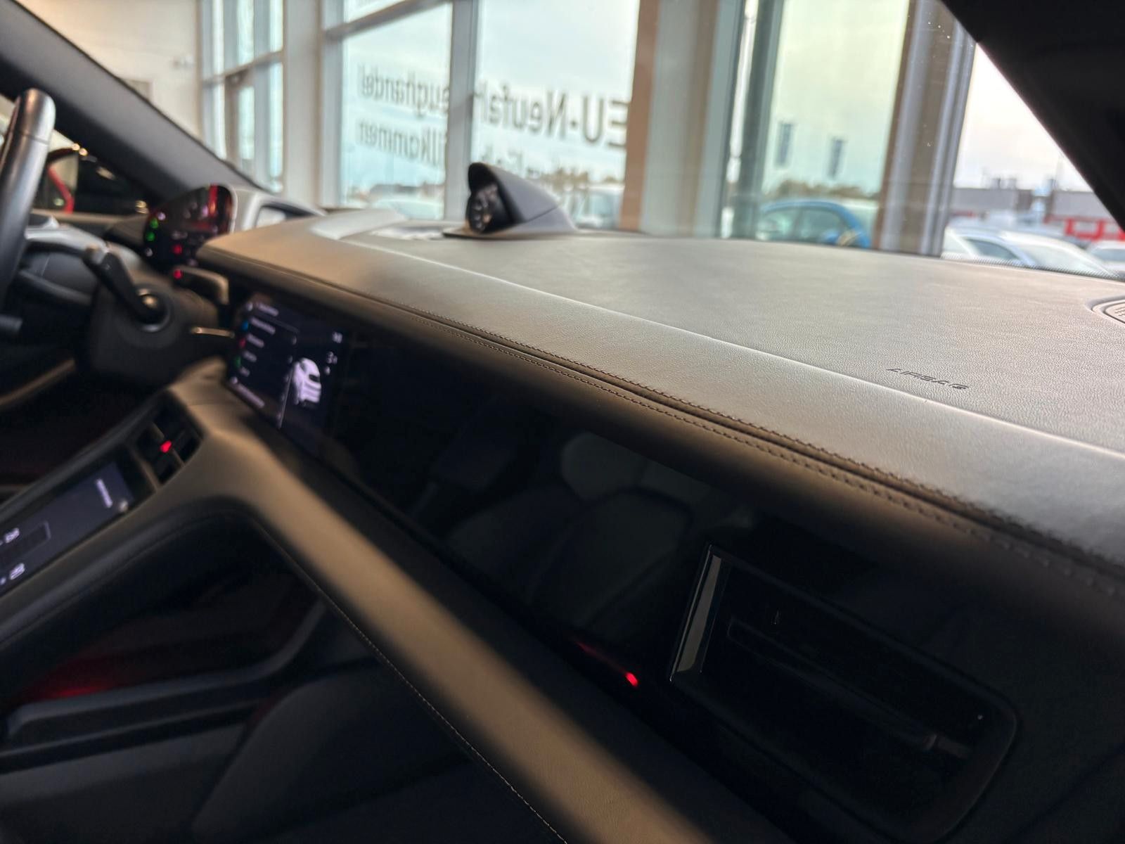 Fahrzeugabbildung Porsche Taycan Sport Turismo/Sportchrono/Bose/Pano/