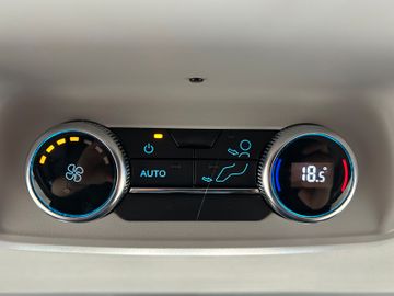 Ford Tourneo Custom SPORT L1 2.0 Ecoblue