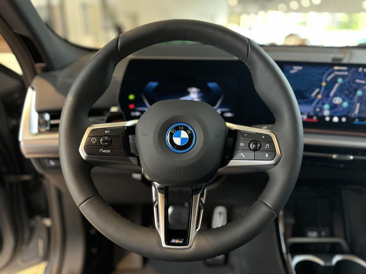 BMW iX2 x30 M Sport Pro Frozen ACC PanoD.SurView 20"