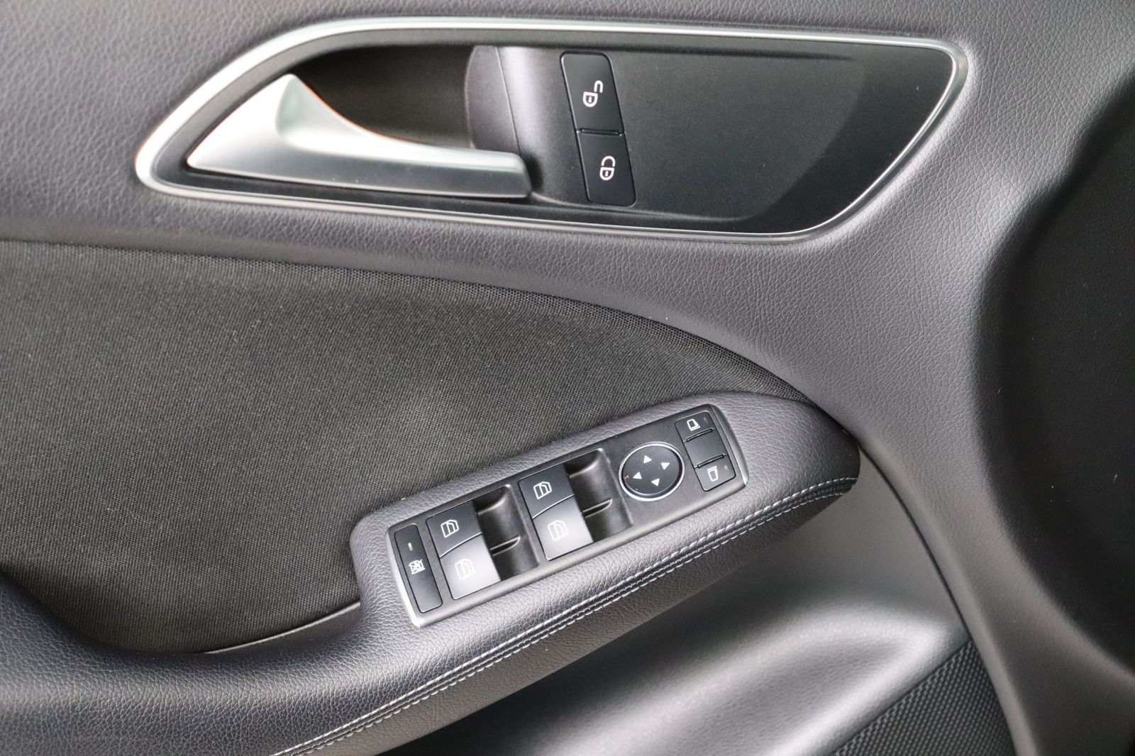Fahrzeugabbildung Mercedes-Benz B 180 d * LED * Parkassist. * Keyless