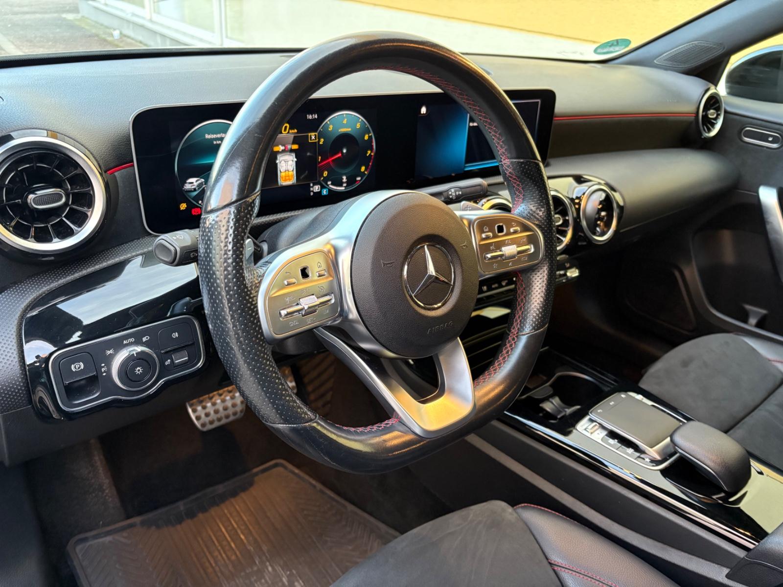 Mercedes-Benz A 250 4M*AMG*LED-NIGHT-CARPLAY*PDC*SPURA*SHZ