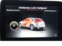 Fahrzeugabbildung Mercedes-Benz GLA 180 Urban*Panoramadach!*Navigation*Sitzheiz*