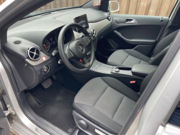 Mercedes B 220 - 7