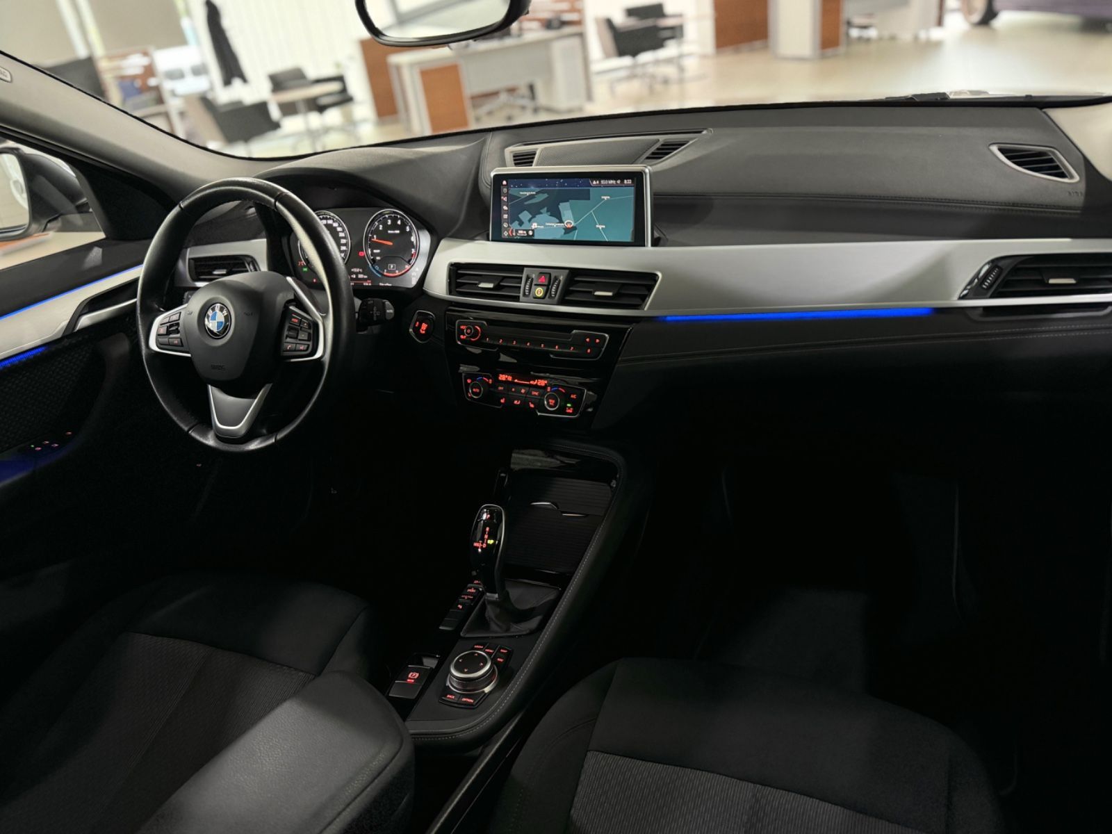 Fahrzeugabbildung BMW X2 sD20i Kamera HiFi Alarm LED Navi AHK Panorama