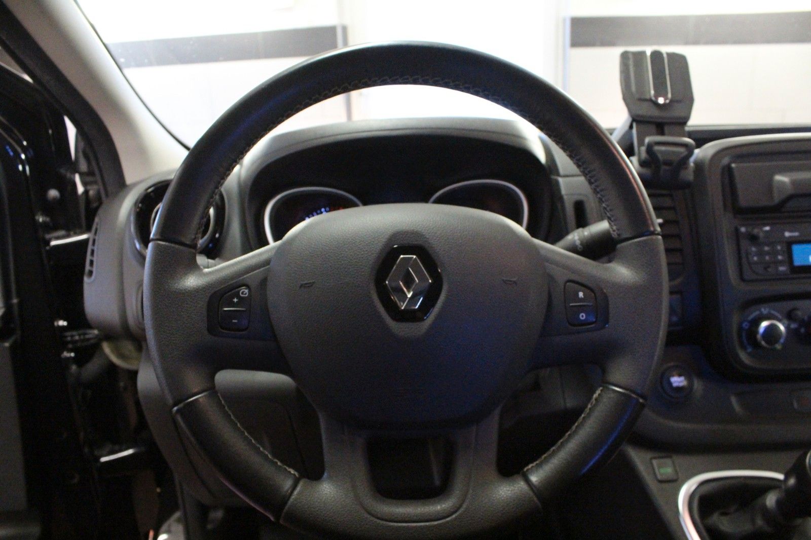 Fahrzeugabbildung Renault Trafic Grand dCi 145 L2H1 LKW 3.0t AHK
