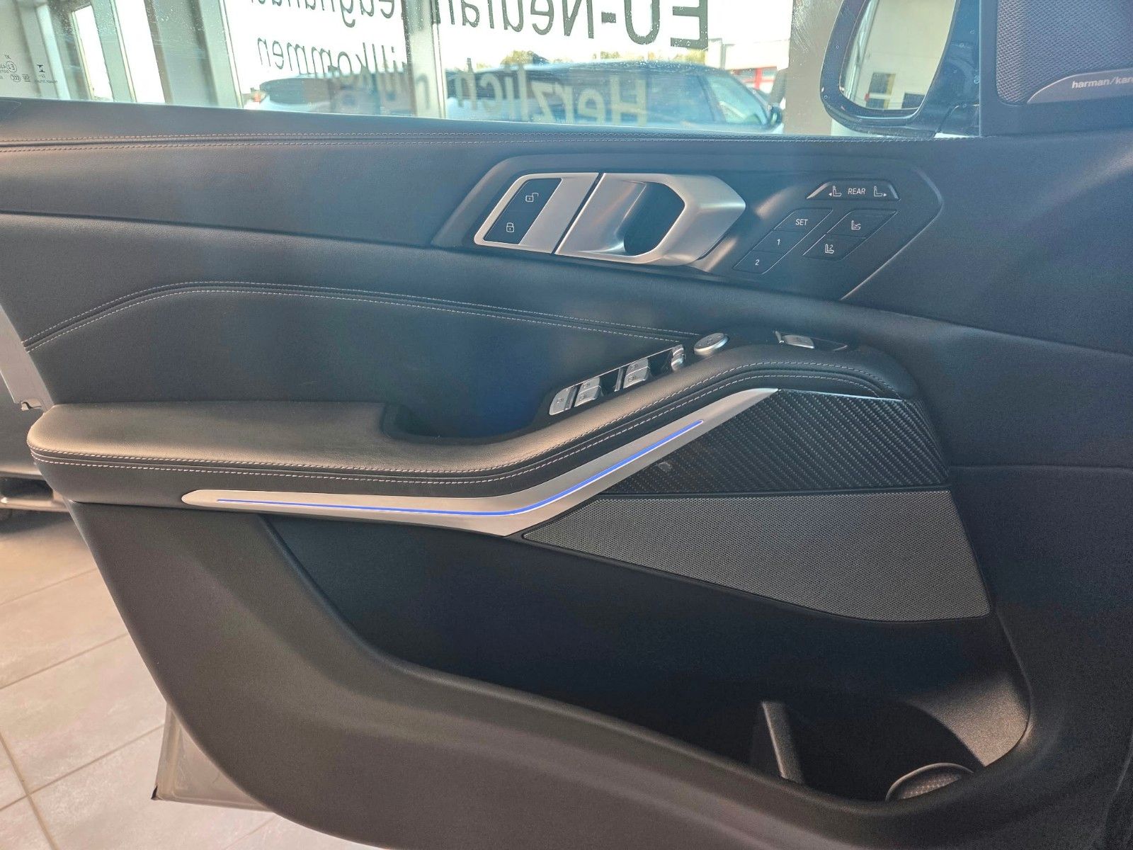 Fahrzeugabbildung BMW X7 xDrive 40 i M Sport/Voll/Skylounge, gestik
