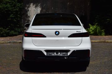 BMW 740 - 5