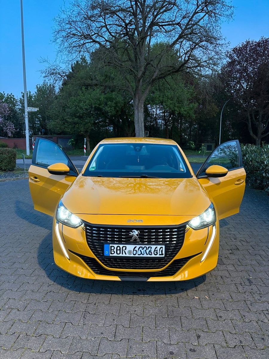 PEUGEOT 208