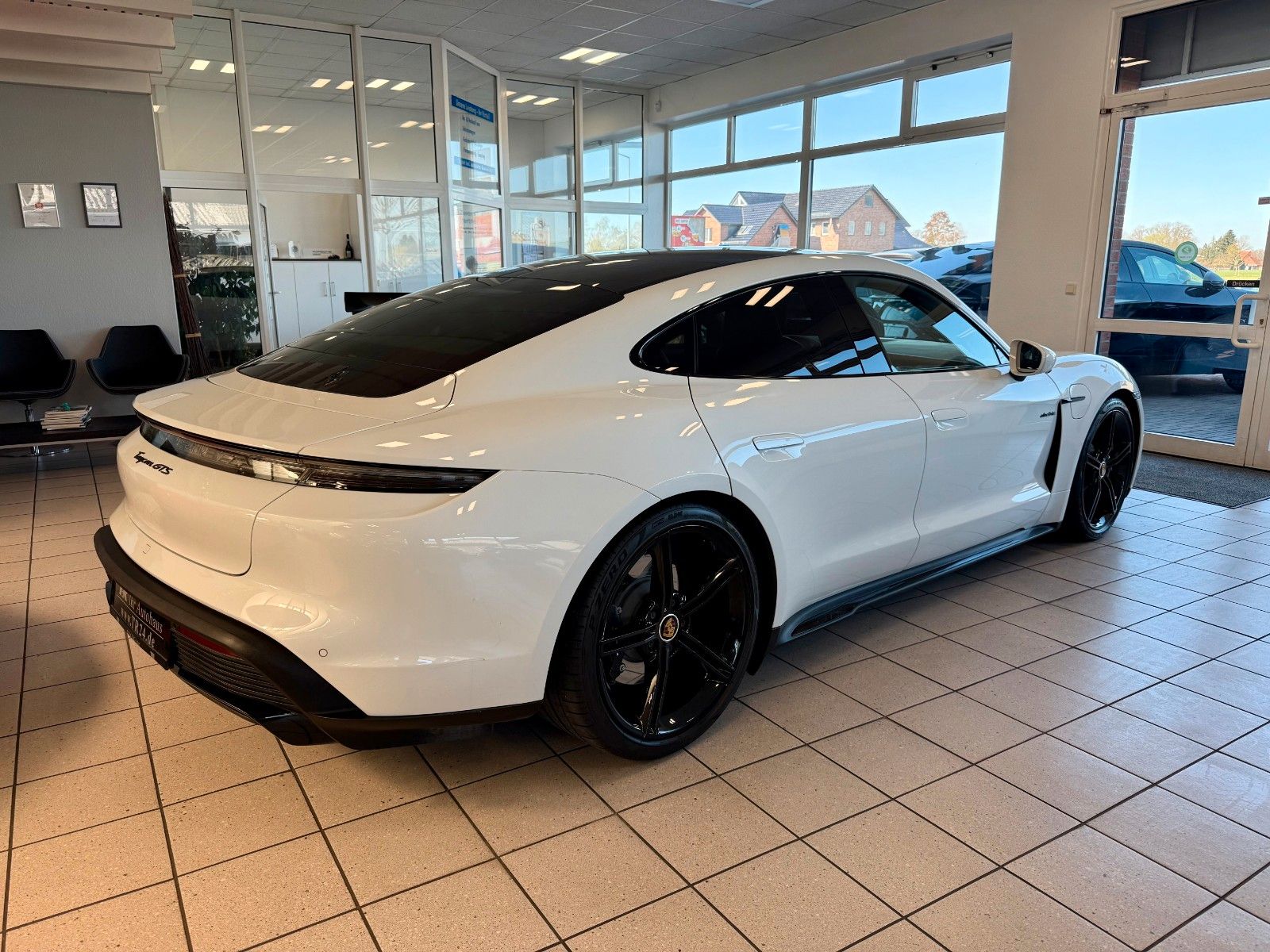 Fahrzeugabbildung Porsche Taycan GTS Panorama/ACC/21Zoll/Keyless