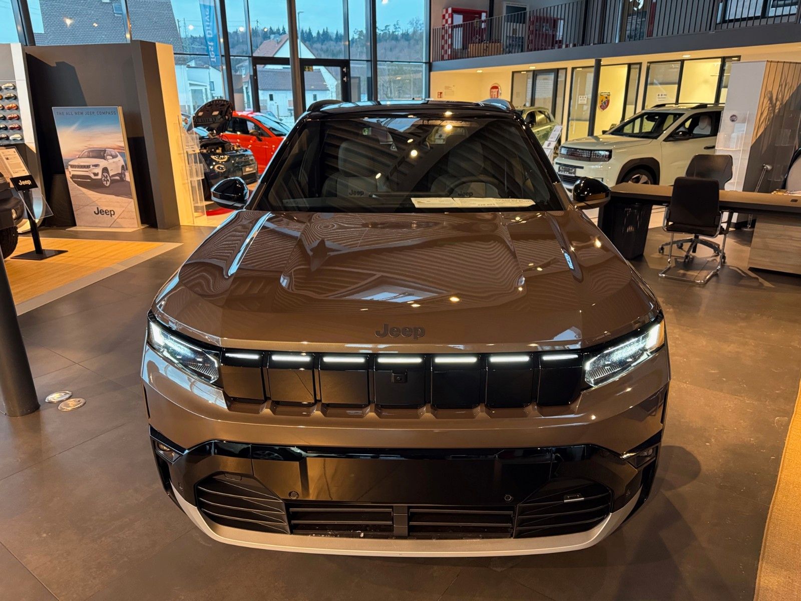 Fahrzeugabbildung Jeep Compass Elektro 74 kWh First Edition Pano 360°