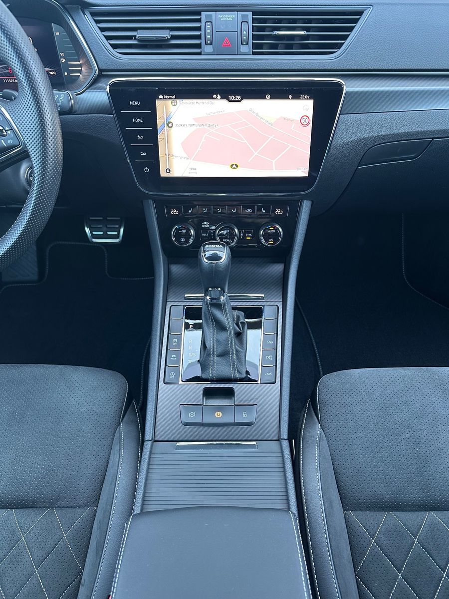 Fahrzeugabbildung SKODA Superb Combi 2.0 TDI DSG Sportline NAV+LED+AHK