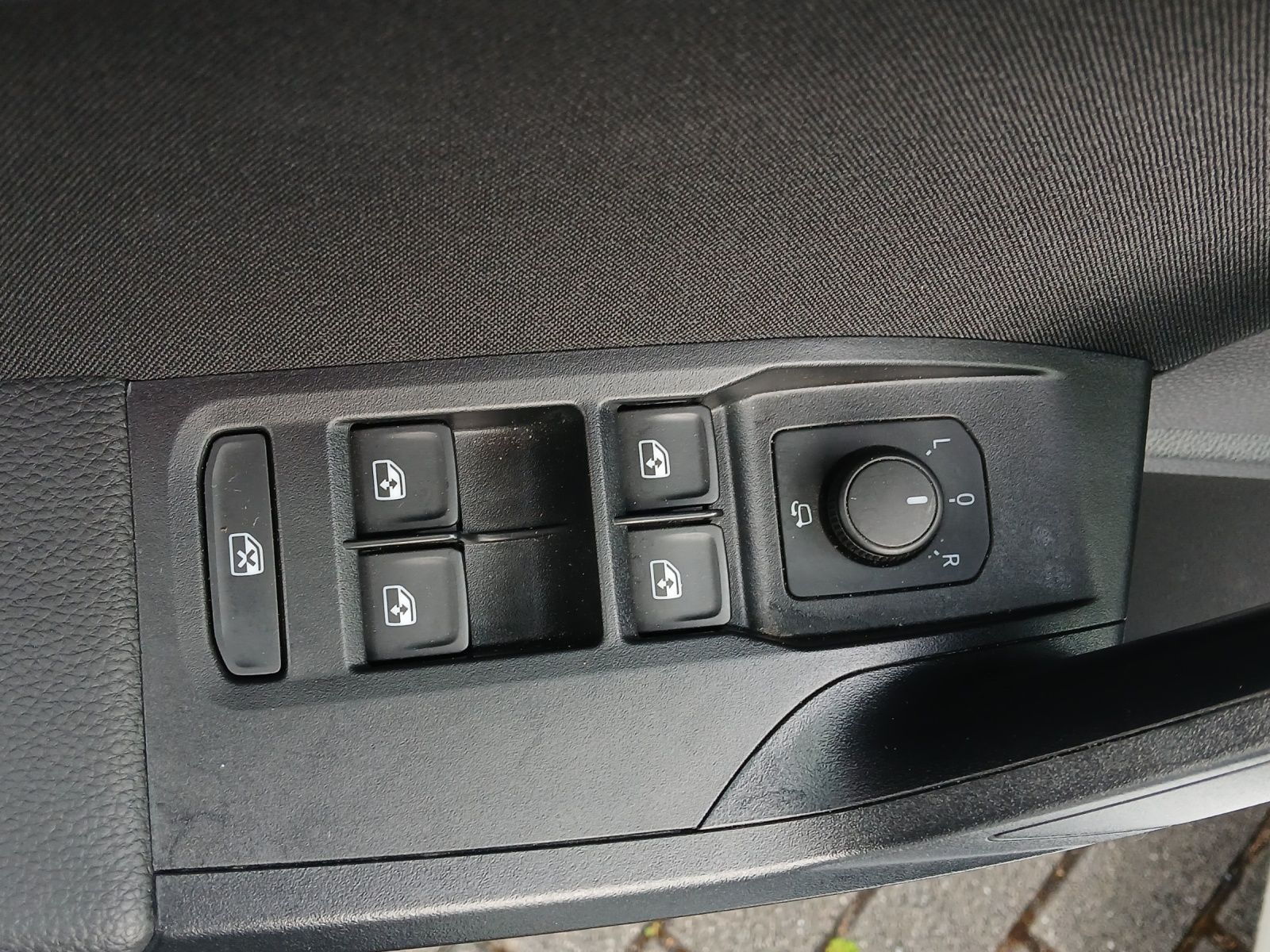 Fahrzeugabbildung SEAT Ibiza TSI FR DSG LED Navi AID ACC RFK SH 18"
