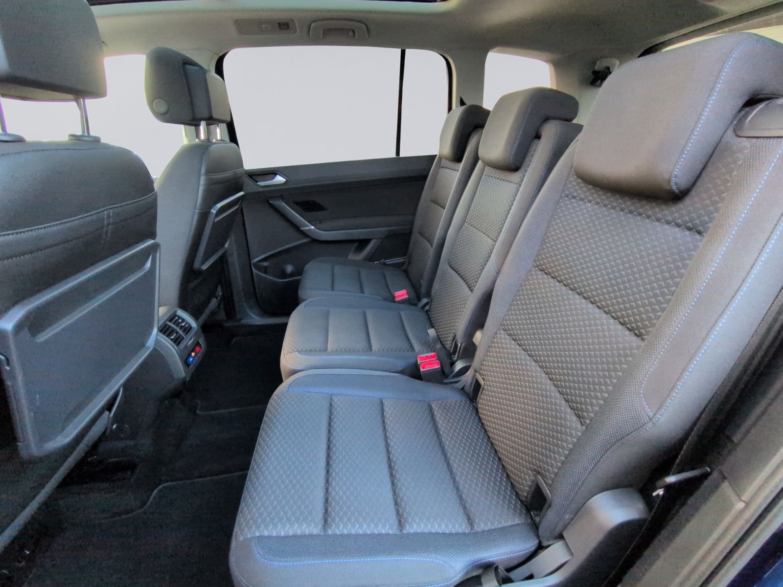 Touran 2.0 TDI United PANO+AHK+7SITZE