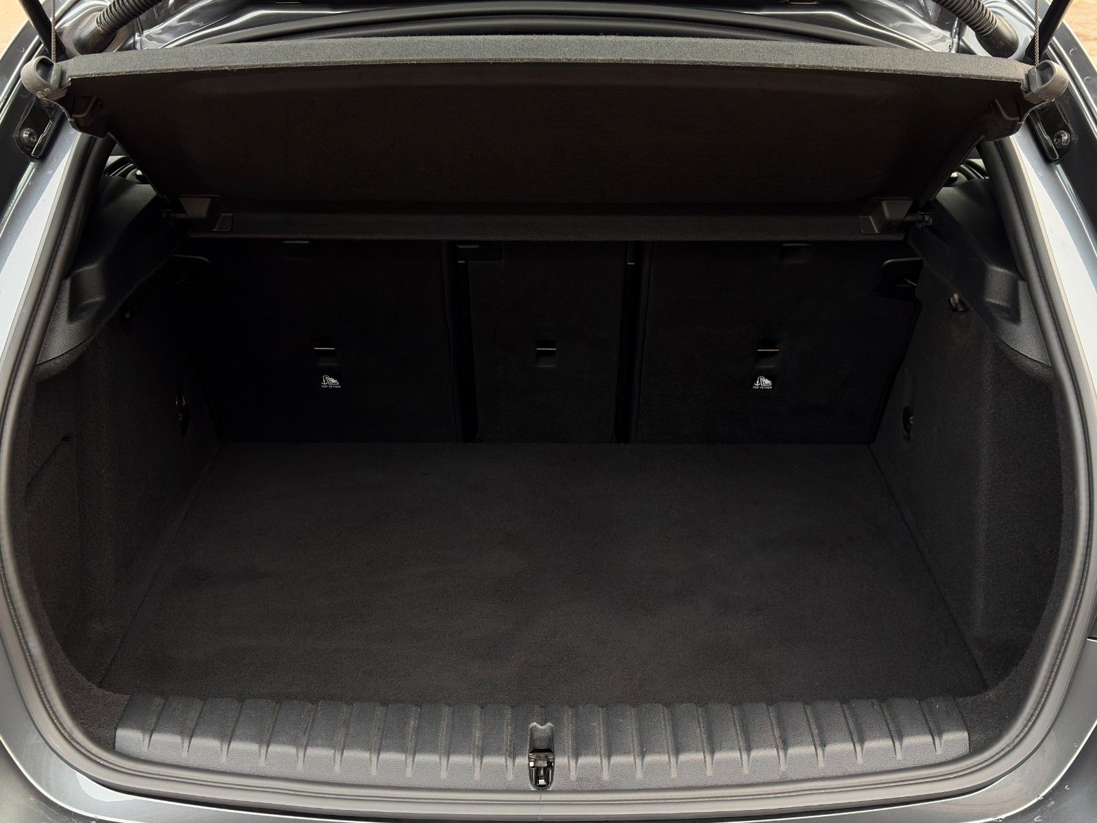 Fahrzeugabbildung BMW 120i Aut. Sport Line Shad HIFI CarPlay AHK SHZ