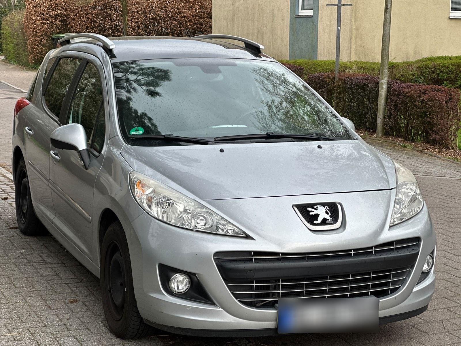 Peugeot 207 2011 — rear view